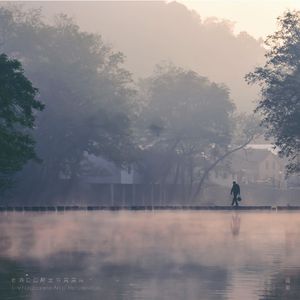 日本小姐姐穿黑丝。被男生操。
